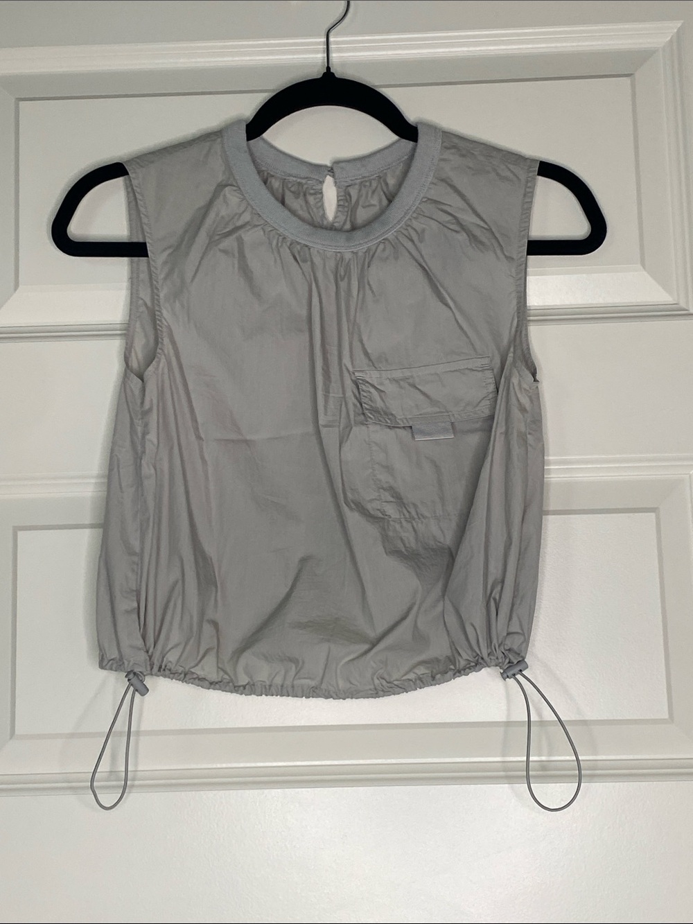 Moussy Light Gray Sleeveless Pocket Drawcord Cropped Top